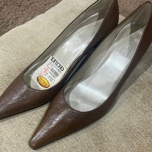 New never worn, dark elm, Talbots Cecile, kitten heel